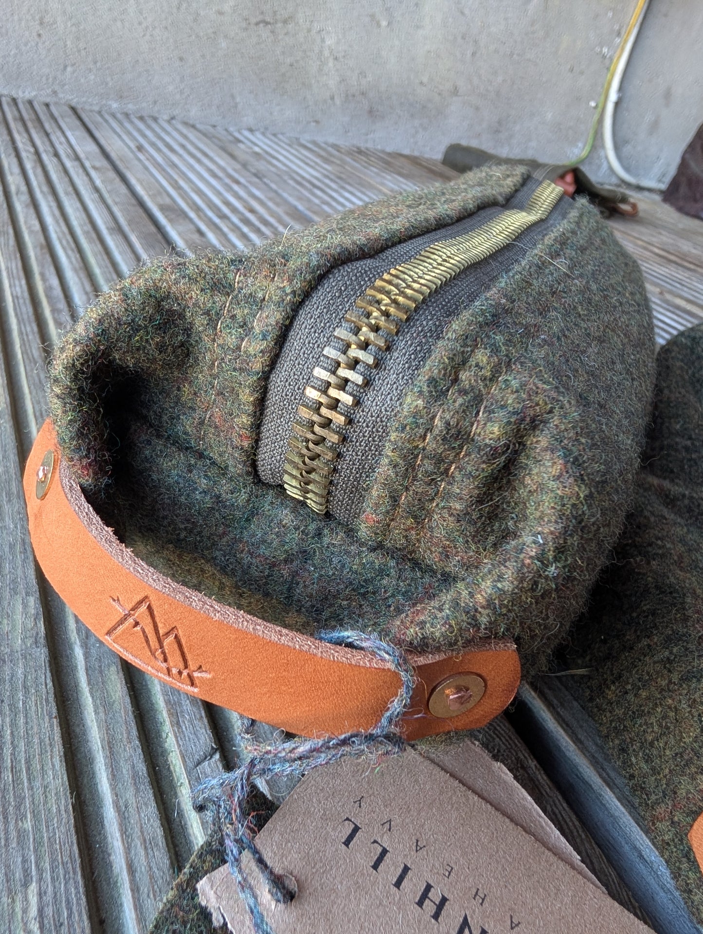 Wool 'n' wax  dopp bag, double-lined with vacu leather handles (Copy)