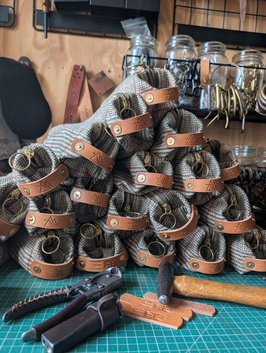 Wool 'n' wax  dopp bag, double-lined with leather handles