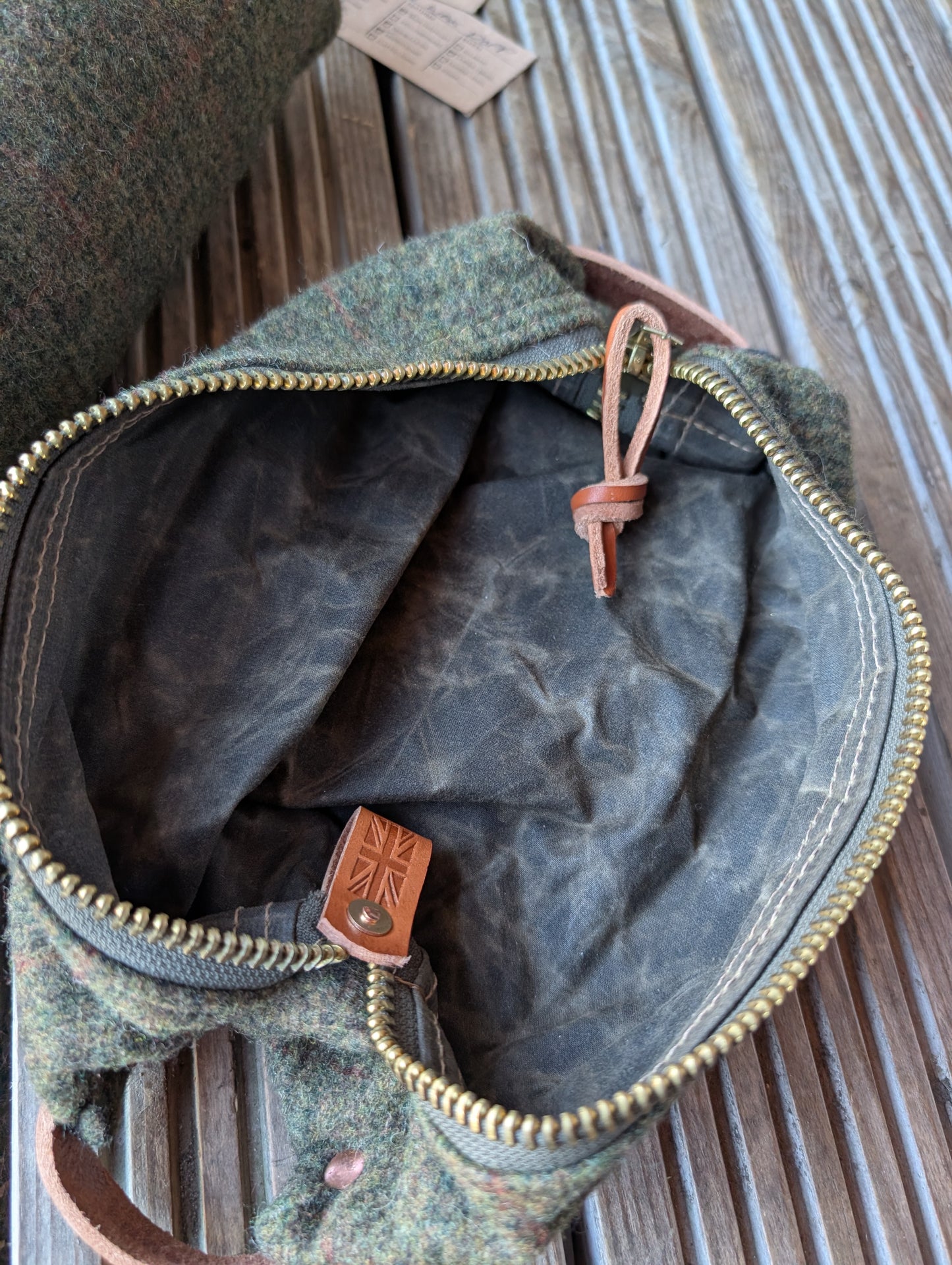 Wool 'n' wax  dopp bag, double-lined with vacu leather handles (Copy)
