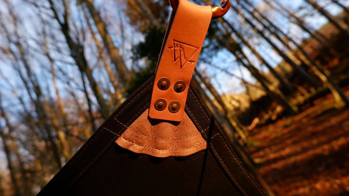9' x 5' SOLO CLASSIC tarp, waxed canvas & leather tie outs 9' x 5' SOLO CLASSIC tarp, waxed canvas & leather tie outs